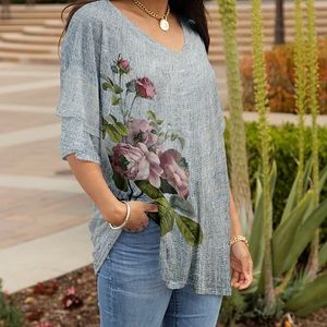 NEW!! Gorgeous flirty tunic top! Must have!